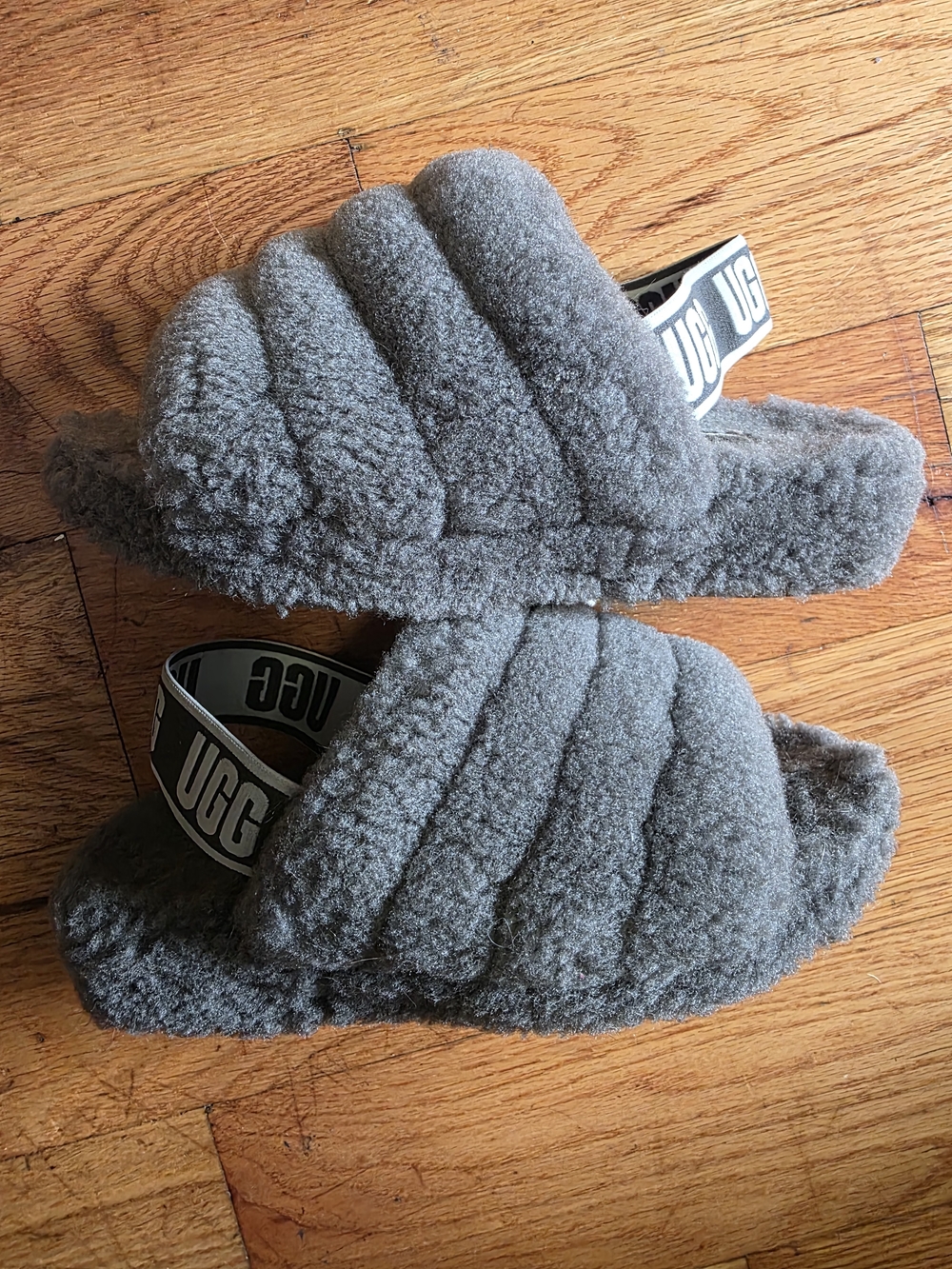 UGG Fluff Yeah Slide Sandals in Charcoal Gray,size 5